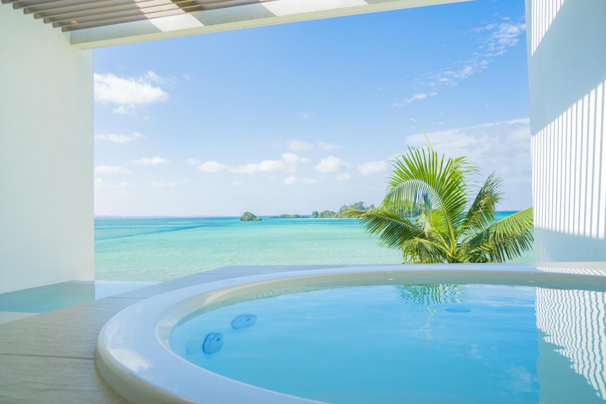 Villa Valiosa On The Beach 온나 외부 사진