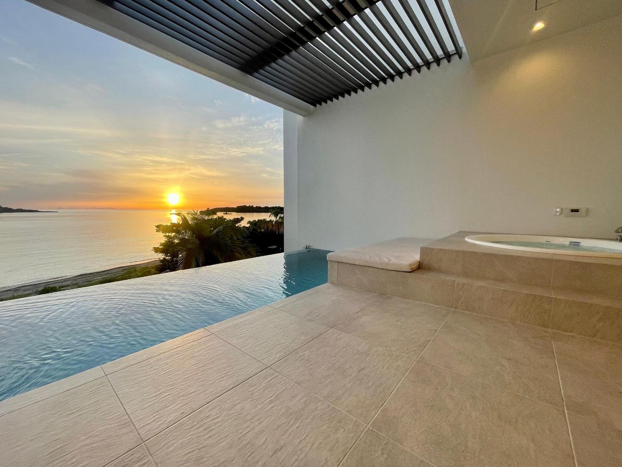 Villa Valiosa On The Beach 온나 외부 사진