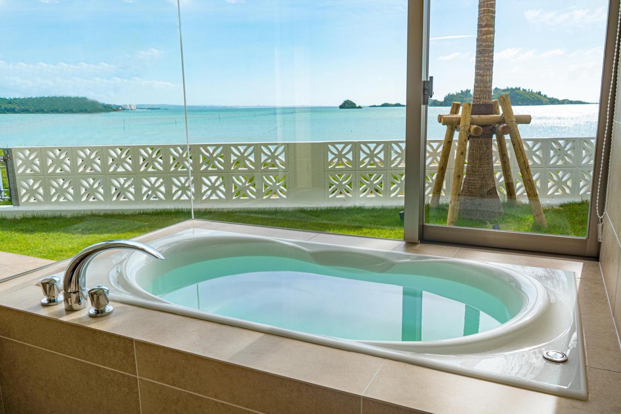 Villa Valiosa On The Beach 온나 외부 사진